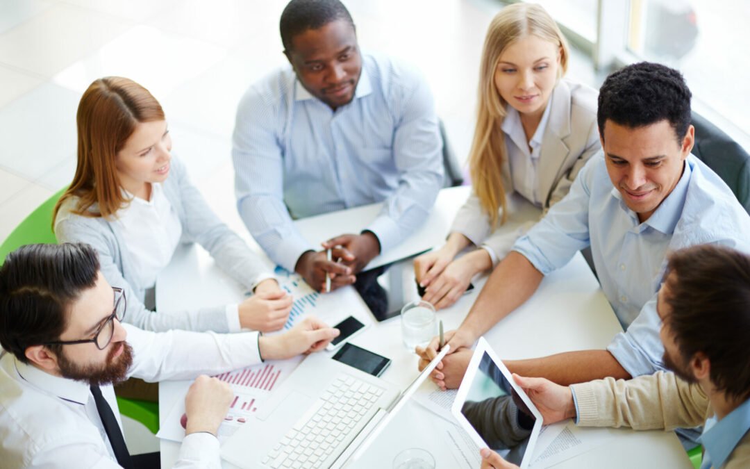 What role do employees play in an internal communications audit?